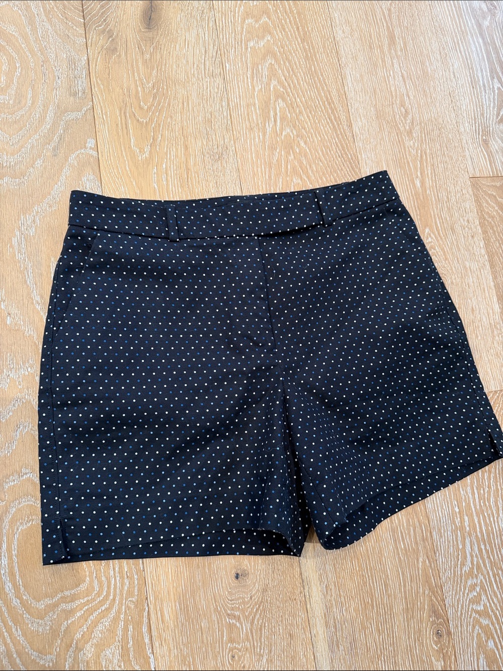 White House Black Market The 5" Short Navy Blue Dots Size 8